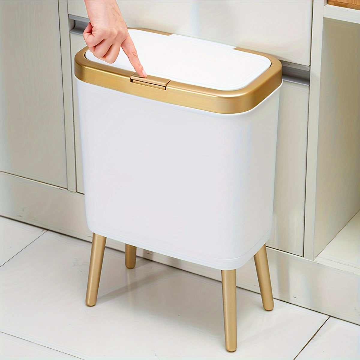 15L Zamonaviy plastik axlat qutisi, anti-hidi qopqog'i va balandlikni oshiruvchi oyoqlari bilan oshxona, hammom, ofis uchun