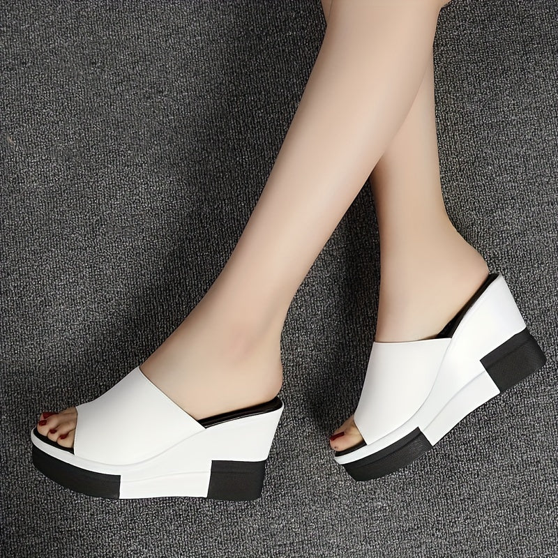 Черные и белые босоножки на танкетке с открытым носком, толстой подошвой и искусственными ремешками для летнего комфорта