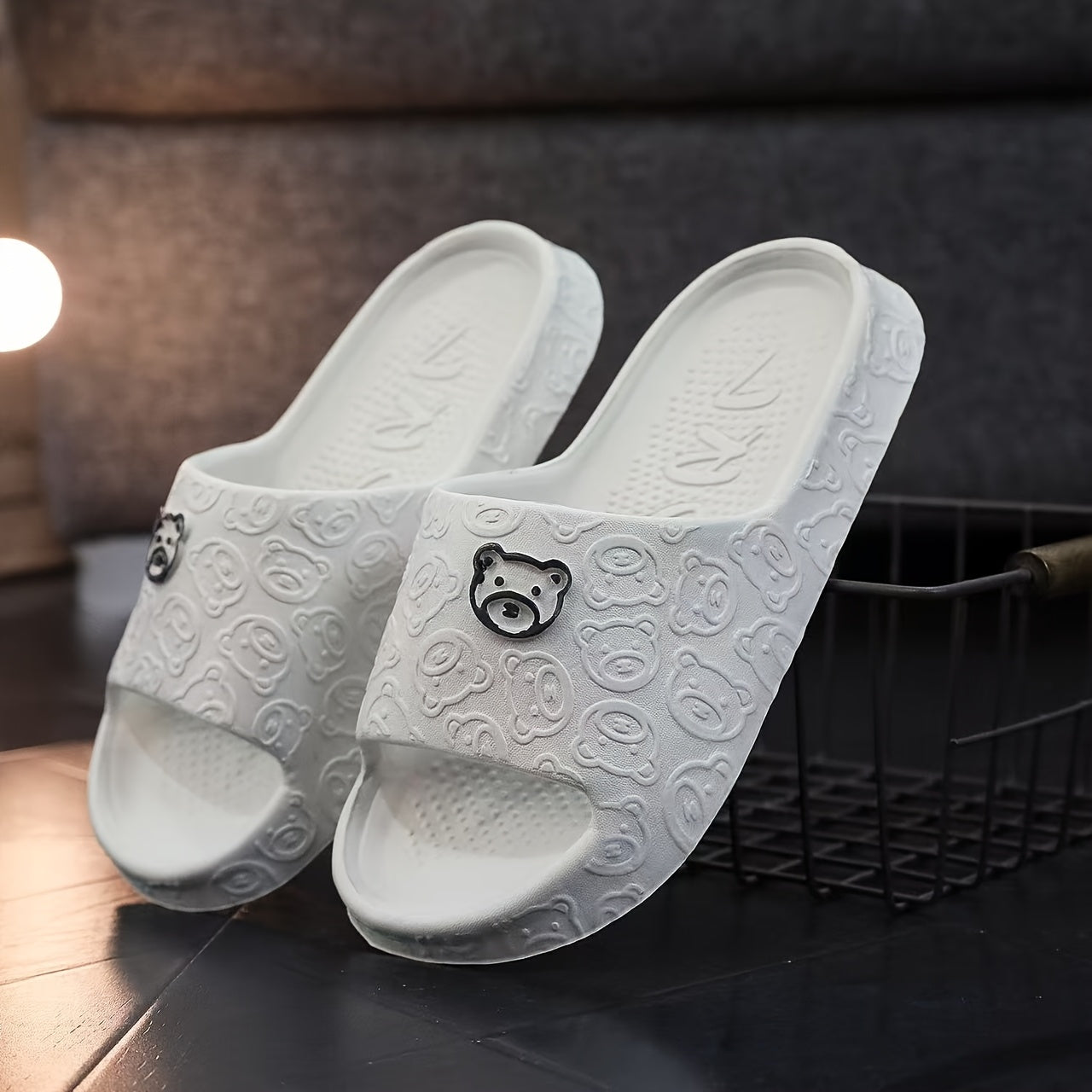Женские шлепанцы с мультяшным медведем EVA с мягкой подошвой, нескользящие, для ванной, черные