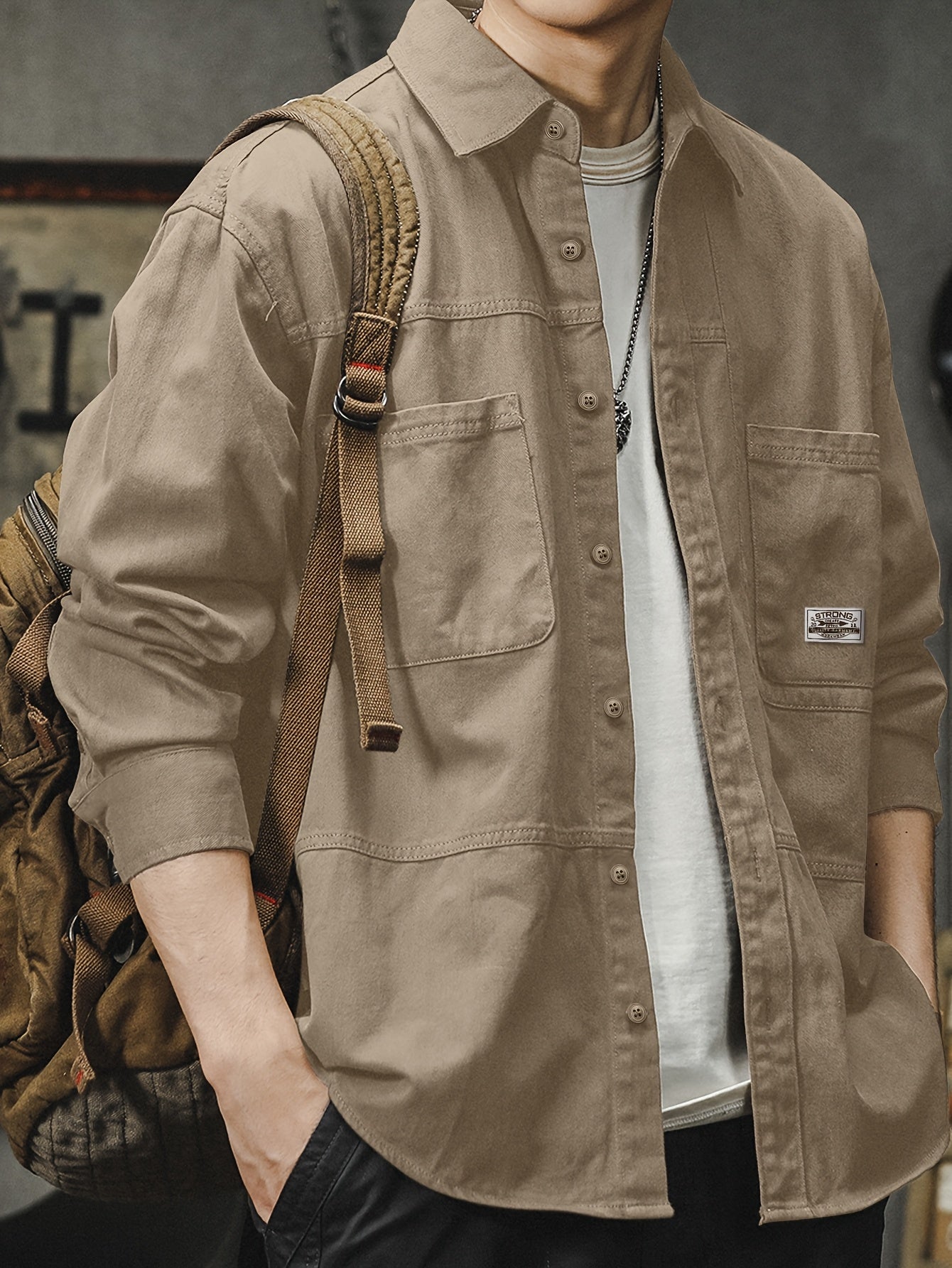 Erkaklar uchun 100% paxta kargo ko'ylagi, yorliq yamoqi bilan, bahor va kuz uchun mukammal, tasodifiy retro sovg'a