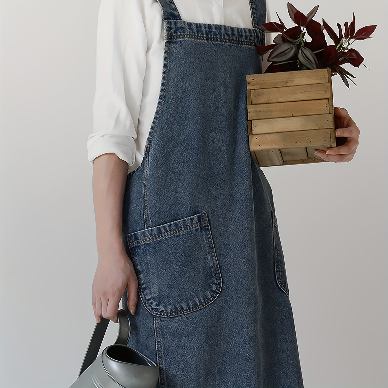 Vintage-Style Denim Apron with Pockets Waterproof Adjustable Straps for Kitchen and Restaurant