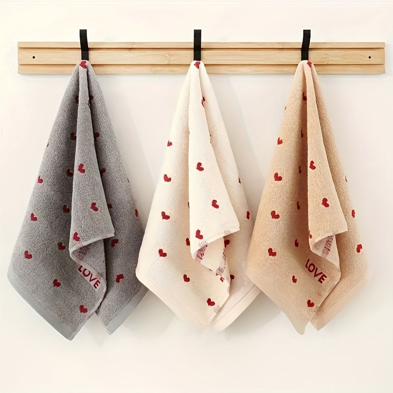 Zamonaviy yurak naqshli qo'l sochiqlari 70% paxta va 30% polyester to'qilgan matodan tayyorlangan, namni yaxshi so'radigan va yumshoq, 430 GSM, geometrik dizayndagi sevgi mavzusidagi sochiqlar hammom va uy bezatish uchun, juftliklar uchun sovg'a to'plami.