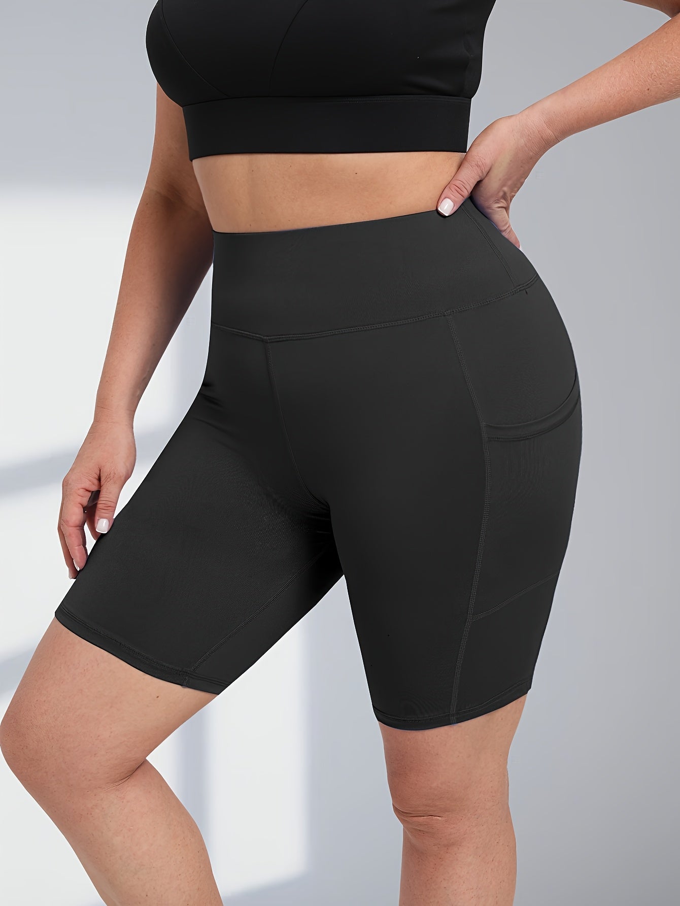 Plus Size High-Waisted Yoga Shorts Breathable Workout Leggings with Pockets