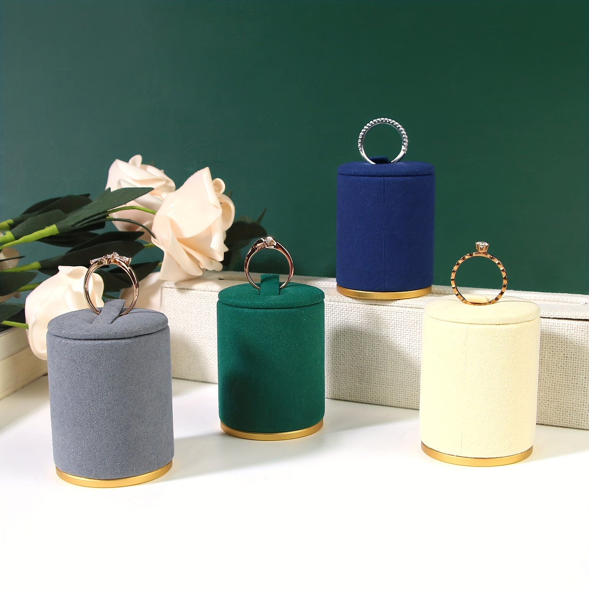 Металлическая подставка для украшений с мягким многоцветным органайзером для колец для демонстрации и хранения