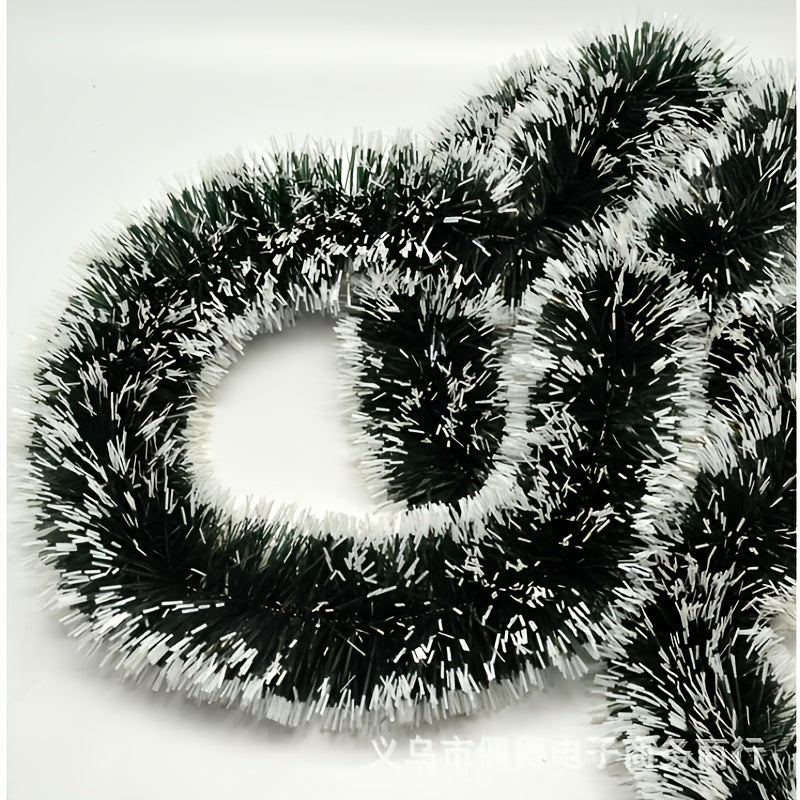 Decoración de ratán de Navidad con borde verde oscuro y blanco con detalles de copo de nieve de 6.56 pies