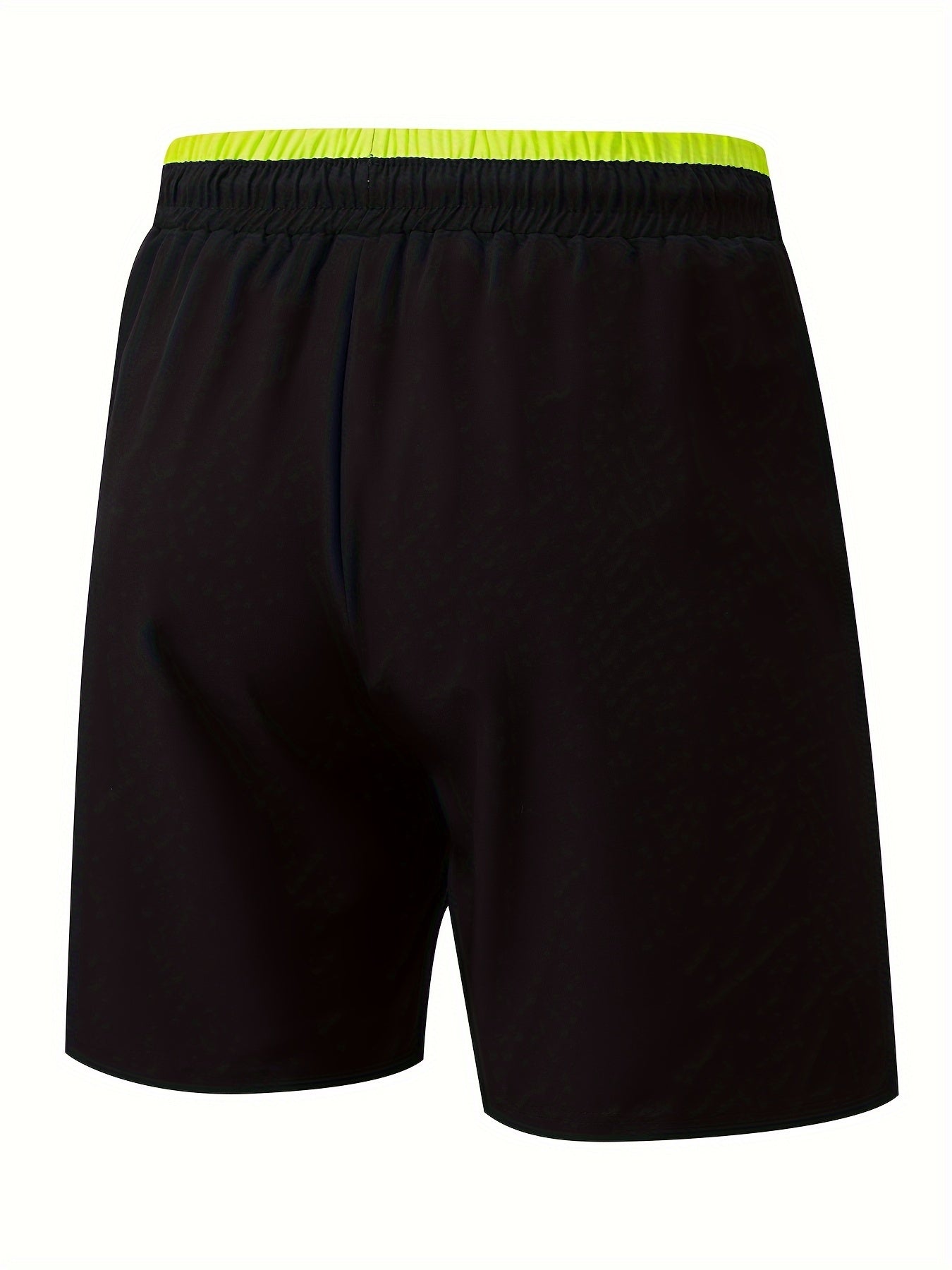 Katta va baland erkaklar uchun yozda kiyish uchun mo'ljallangan plus o'lchamdagi ochiq sport shortlari.