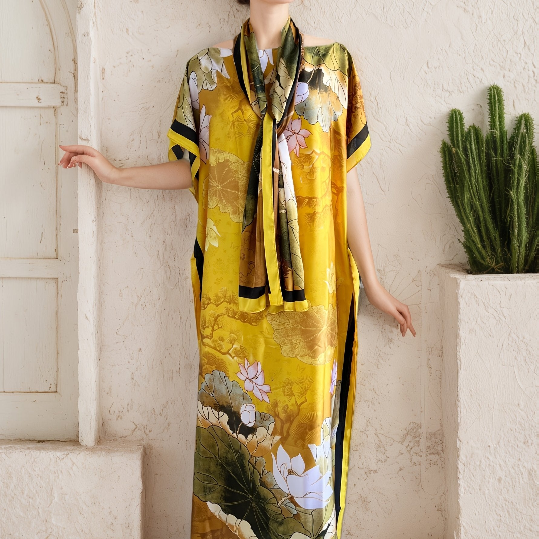 ayollar uchun katta o'lchamli gullar bilan bosilgan maxi kiyim sharf bilan, dumaloq bo'yin, batwing ko'krak qismlari