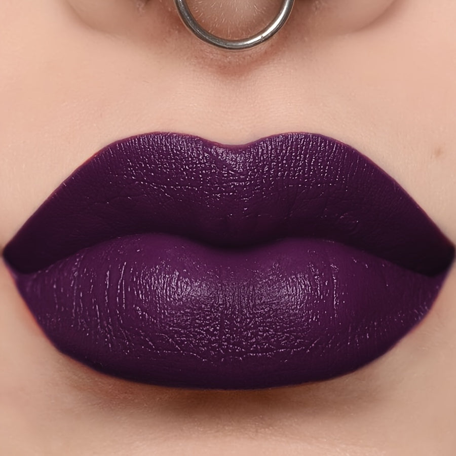 Женская водостойкая стойкая помада с высокой пигментацией в фиолетовых оттенках