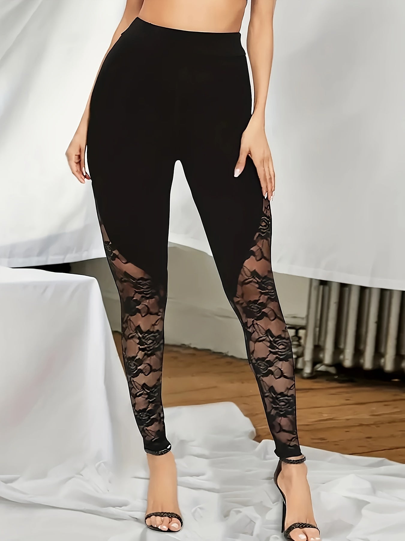 Women's Plus Size High Rise Lace Skinny Leggings with Contrast Rose Details