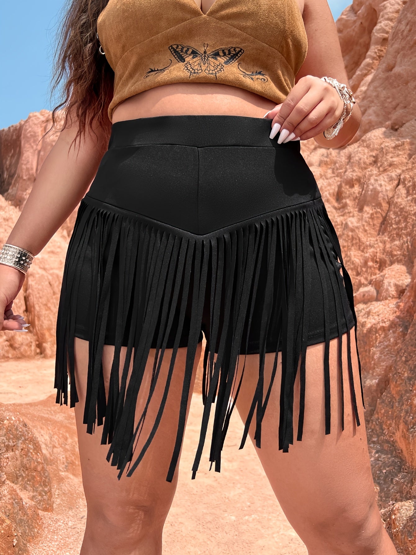 Ayollar yozgi kiyimlari, kattaroq o'lcham, fransuzli shortlar, crop top, keng brimli shlyapa