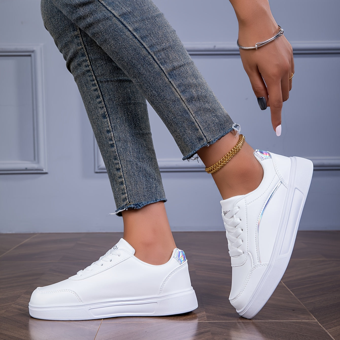 Women's White Low-Top Sneakers Lightweight Casual Lace-Up Shoes