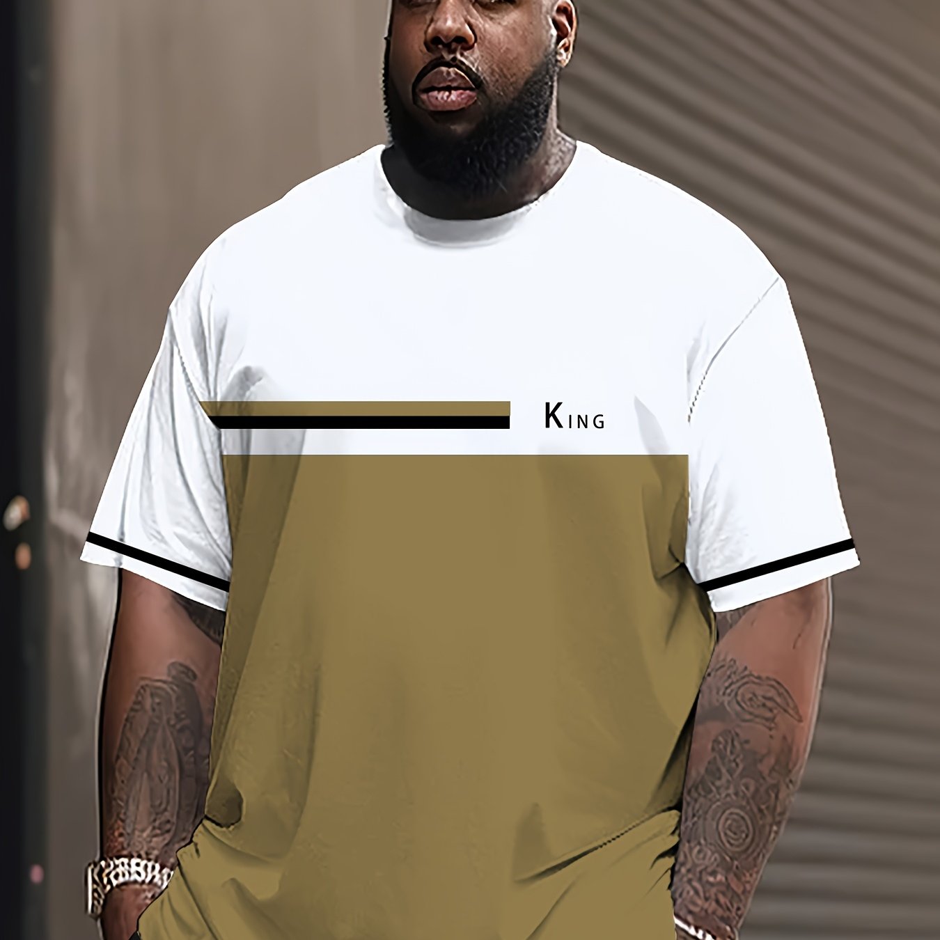 Erkaklar uchun "KING" Rangli Blokli Chiziqli Grafik T-Shirt - Yozgi Faoliyatlar uchun Polyester Aralashmasi Crewneck Qisqa Yengli T-Shirt. Mashinada yuvish mumkin, yozgi tasodifiy kiyim uchun ideal. Cho'ziluvchan mato, katta o'lcham.