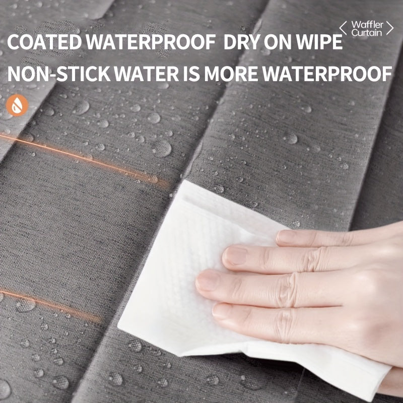 Suv o'tkazmaydigan kulrang egiluvchan dush pardasi, magnit bog'ich bilan, polyester to'lqin ekrani, qora ilgichlar kiritilgan, barcha mavsumlar uchun mashinada yuvish mumkin.