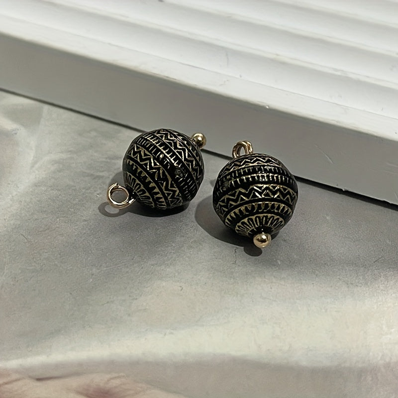 Zargarlik uchun oltin detallari bilan 12 ta vintage uslubidagi dumaloq plastmassa tugmachalar to'plami