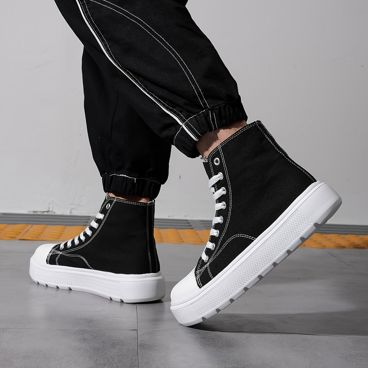 Men's Casual Outdoor Shoes Breathable Fabric Upper Lightweight EVA Sole