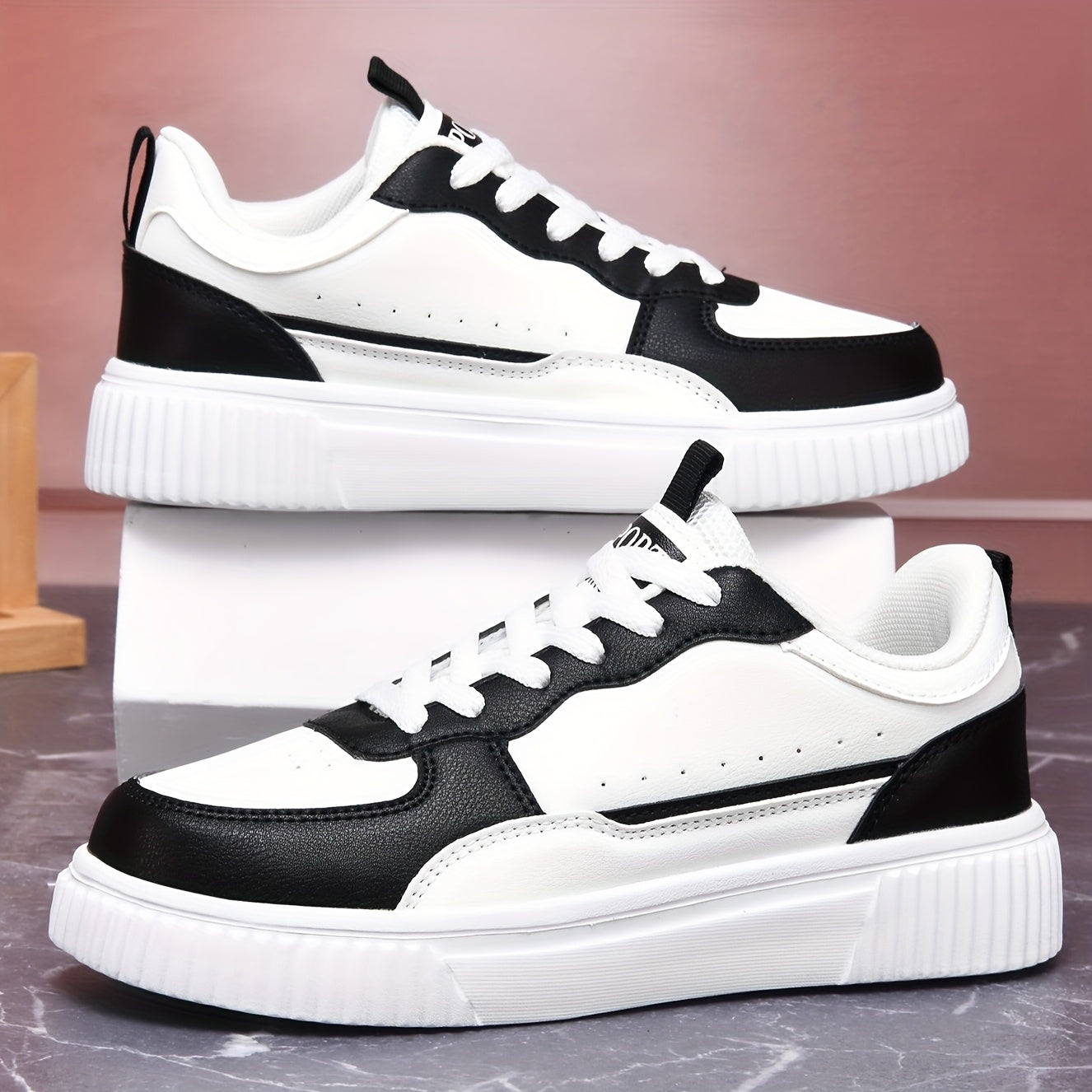 Women's Low-Top Geometric Pattern Sneakers Breathable Fabric Insole EVA Outsole