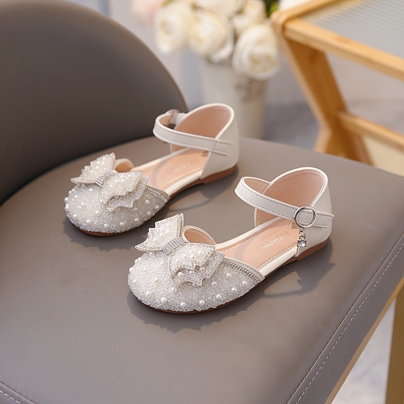 Qizlar uchun qulay, sirpanmaydigan, malika uslubidagi sandallar, ochiq havoda faoliyatlar uchun mos keladi.