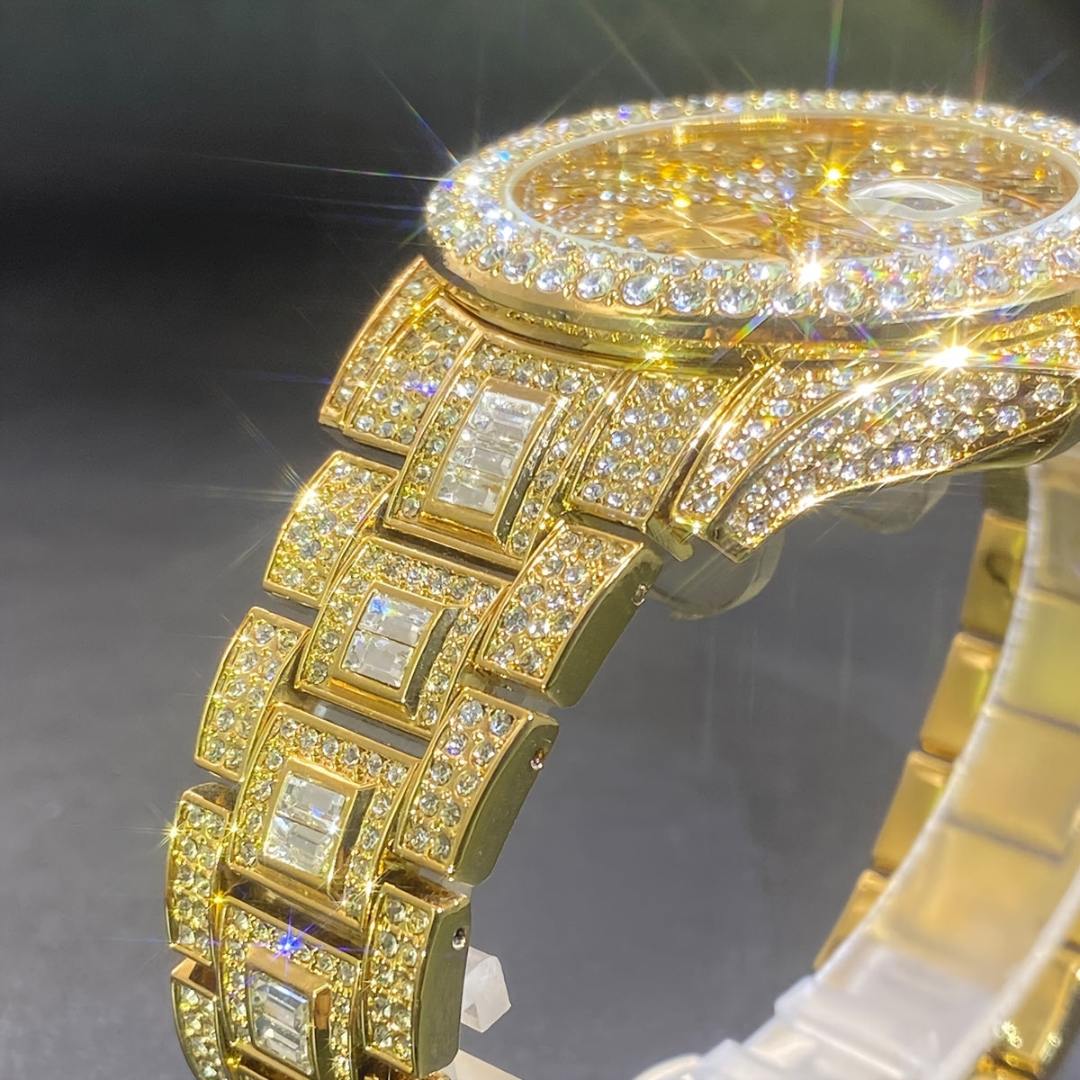 Men's Gold Diamond Decorated Quartz Watch with Rhinestone Dial and Hip-Hop Style