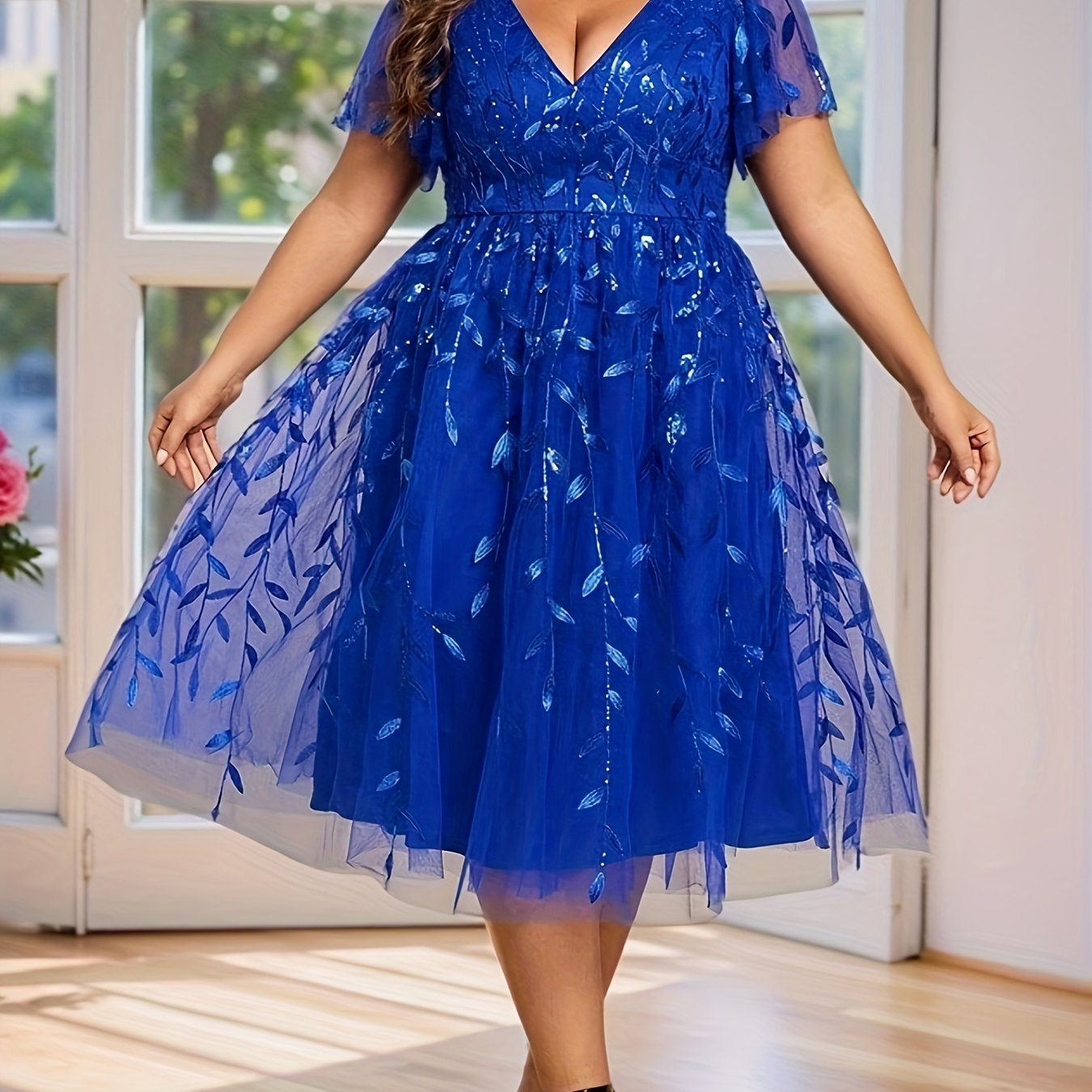 Vestido de talla grande con escote en V, mangas cortas y falda de tul, azul claro para eventos formales