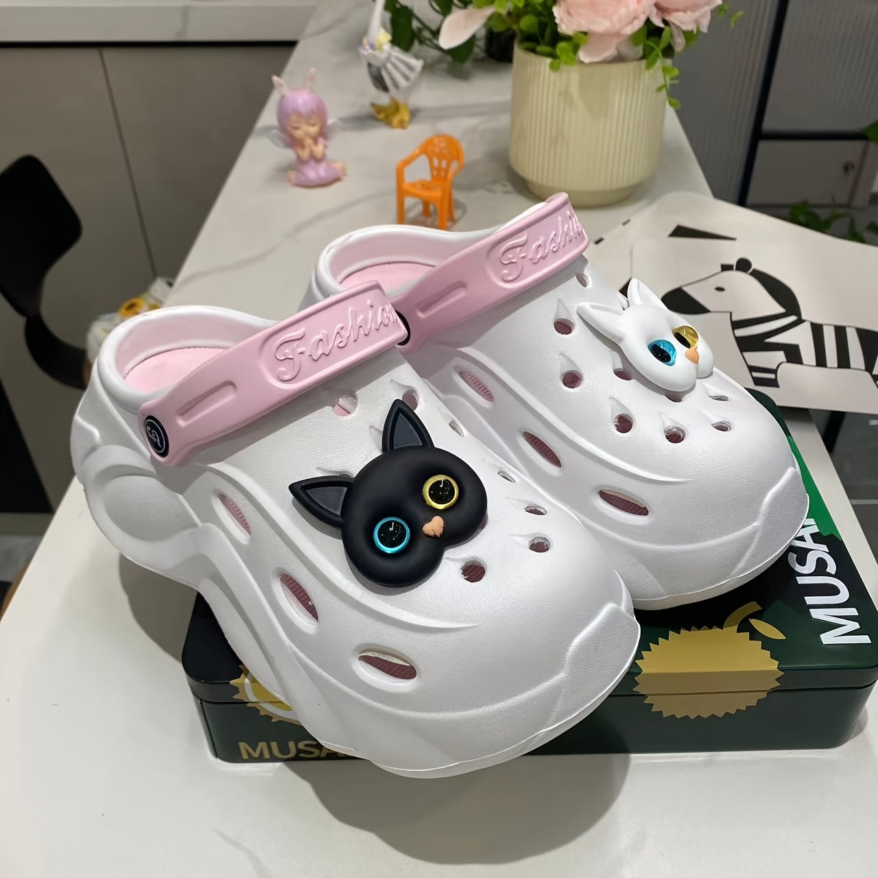 Women's Breathable EVA Hole Shoes Black and White Beach Sandals