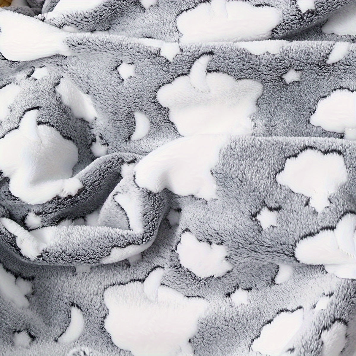 Autumn Winter Star Cloud Pattern Plush Blanket for Cold Nights and Air Conditioning