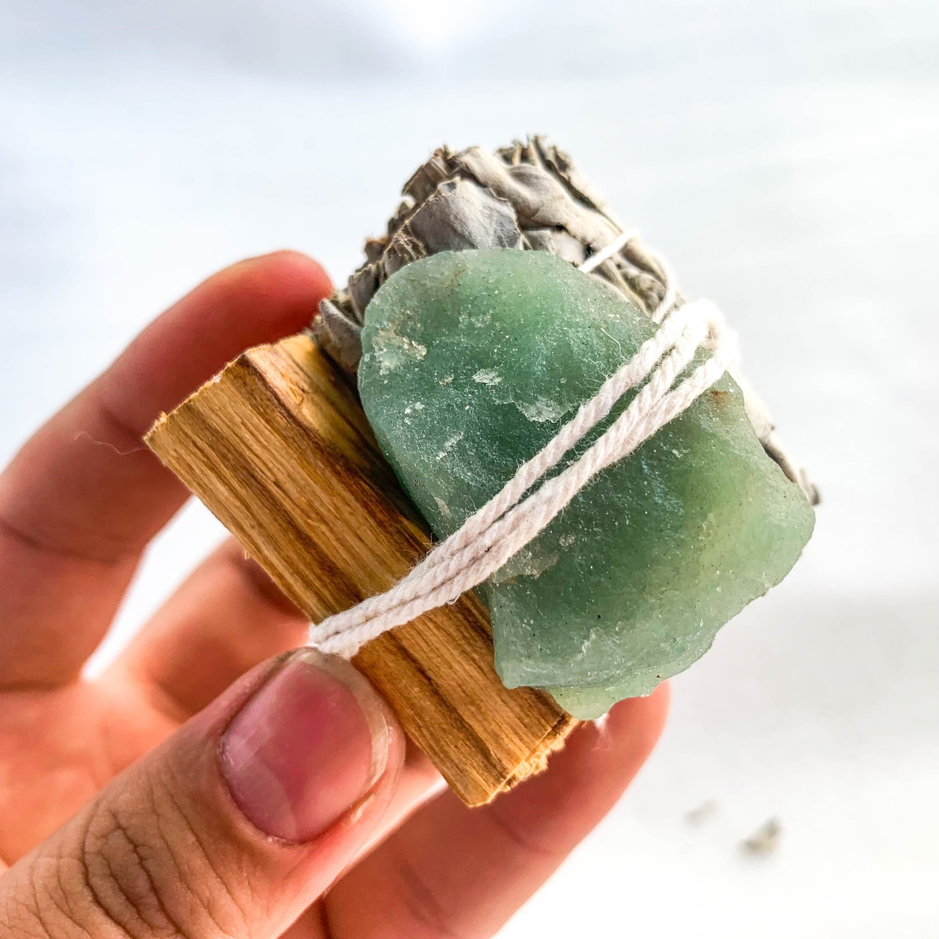 Conjunto de varita de limpieza energética de cristal de roca natural con varita de amatista, selenita y salvia blanca