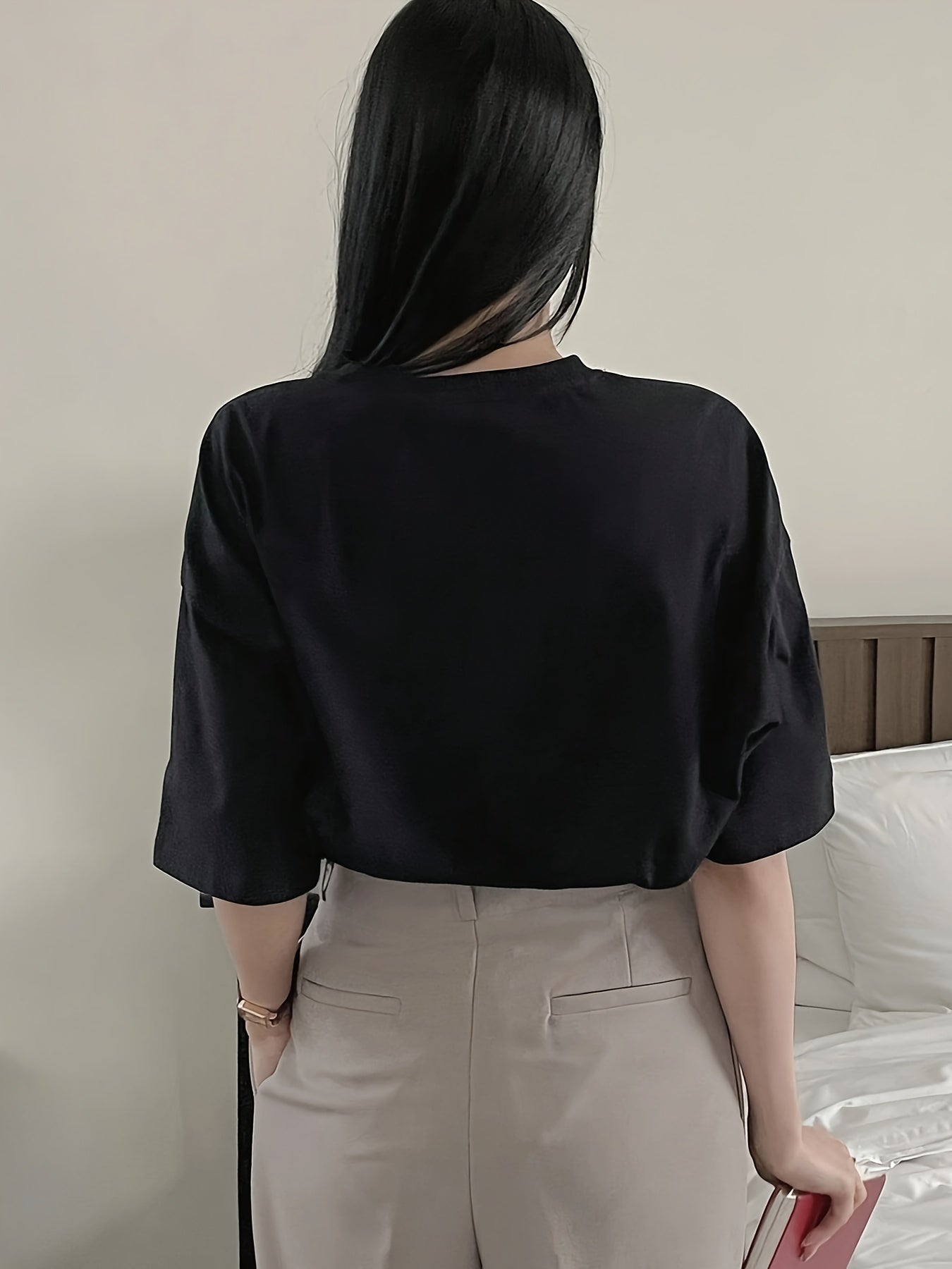 Women's Casual Crew Neck T-Shirt with Lace Bow Pattern for Spring Summer