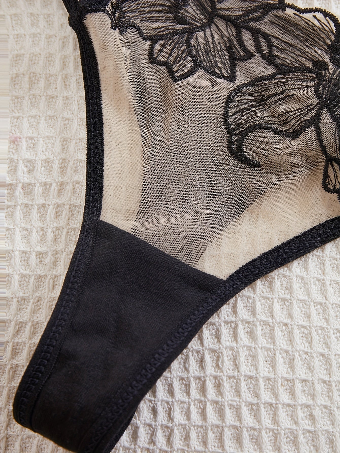 Ayollar uchun ichki kiyim to'plami