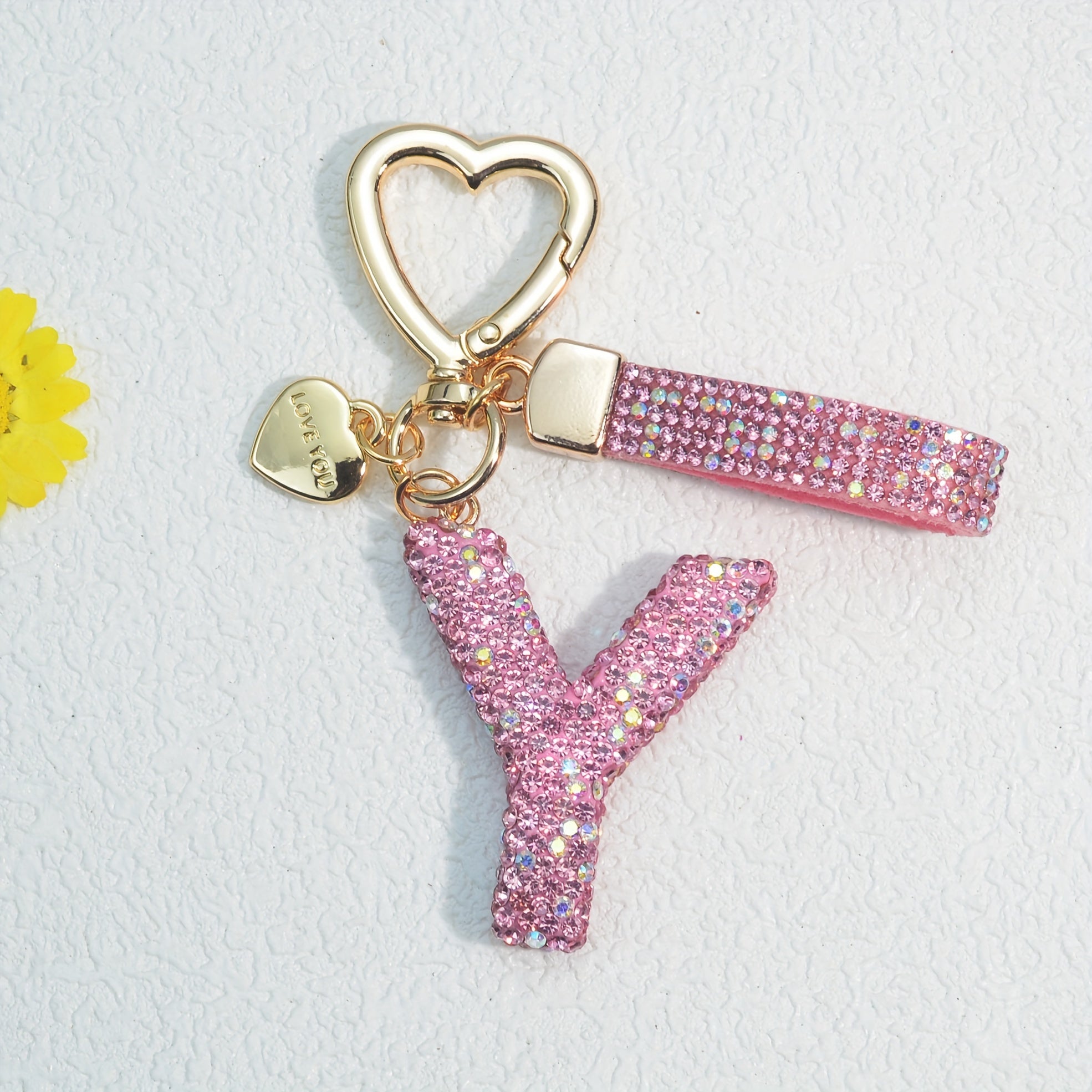 Llavero de PVC con iniciales de pedrería rosa y blanca con cierre de puño para mujeres