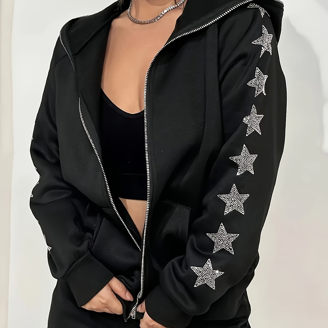 Ayollar uchun kattaroq o'lchamdagi qora zip-up hoodie jaket, rhinestone yulduz naqsh bilan