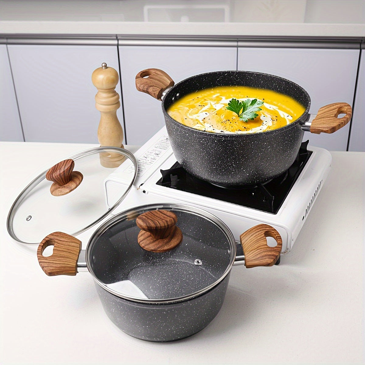 Qoplangan yopishqoq alyuminiy sho'rva qozoni, ikki quloqli tutqichlar bilan - Tez tayyorlanadigan makaron, qaynatish va ramen uchun mukammal - Induksion pechlar va gaz pechlari bilan mos - Thanksgiving va Rojdestvo chiroqlari uchun ajoyib