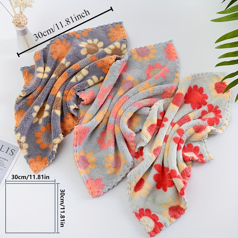 Gul naqshli sochiq to'plami tez quriydigan va teriga do'st polyester aralashmasi bilan. Faqat qo'l bilan yuvish. Zamonaviy kvadrat shakldagi engil to'qilmagan mato uy hammomi uchun.