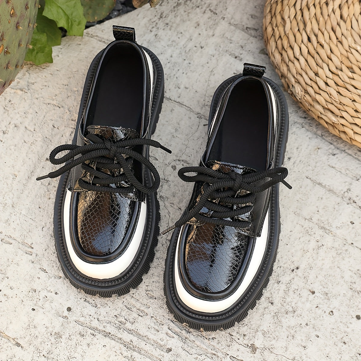 Women's Chunky Platform Loafers Faux Leather Snake Pattern Black White All-Season Shoes