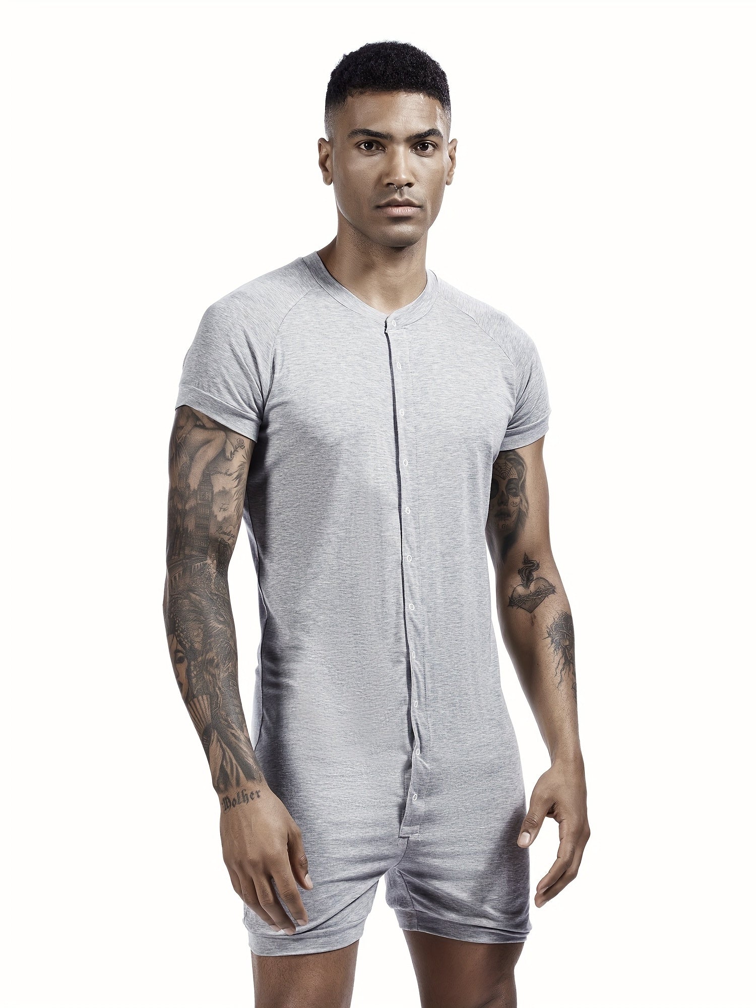 Erkaklar uchun plussiz o'lchamdagi bir xil rangdagi jumpsuit, qulay va keng, qisqa yenglari bilan tasodifiy uyqu kiyimi.