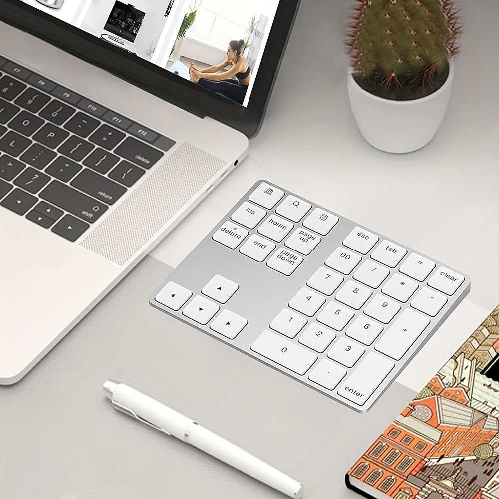 USB zaryadlash bilan portativ qayta zaryadlanuvchi simsiz raqamli klaviatura, 110mAh batareya, Type-C zaryadlash. Noutbuklar va mobil qurilmalar uchun ixcham dizayn, qora tugmalar, mustahkam tugma qoplamasi materiali.