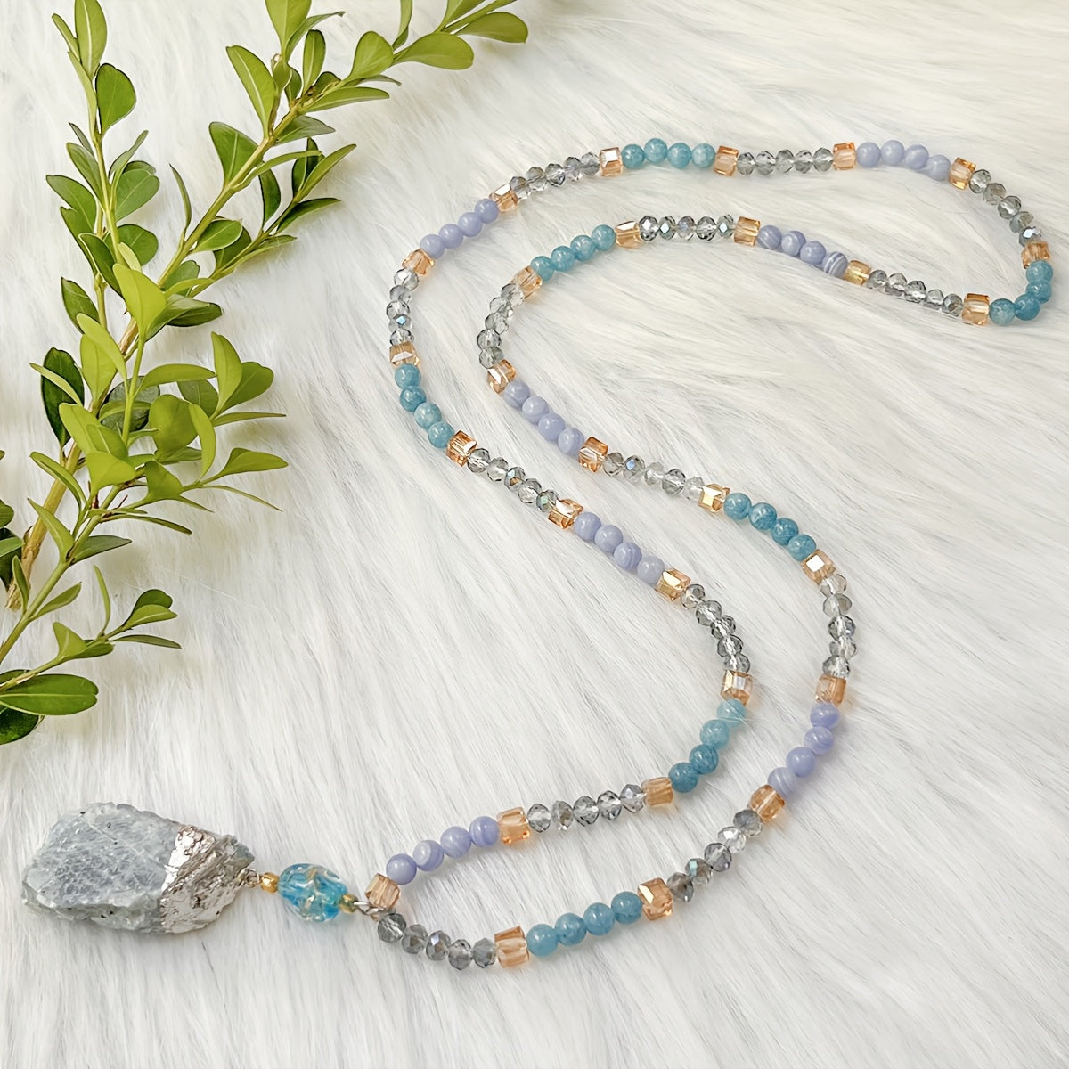 Vintage ilhomlangan Mala taqinchoq, xom Kyanite, Ko'k Laze Agate va Amazonit tanelari bilan