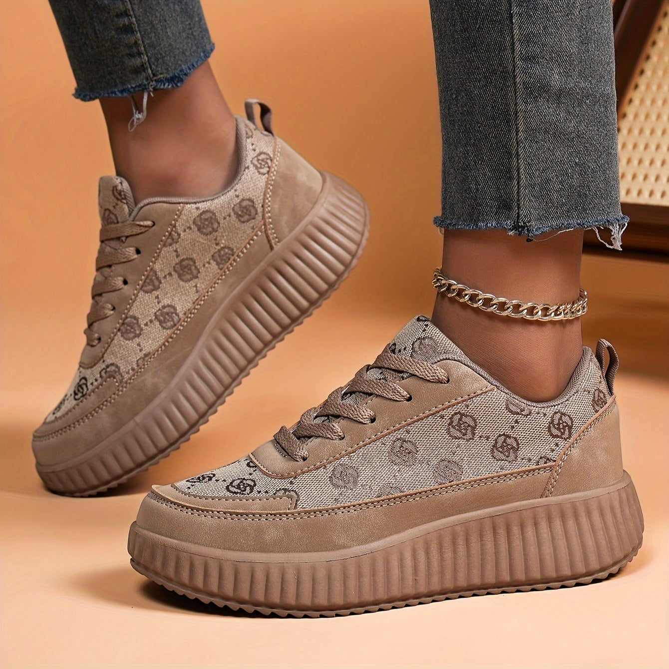 Women’s Lightweight Breathable Lace-Up Casual Sneakers for All Season