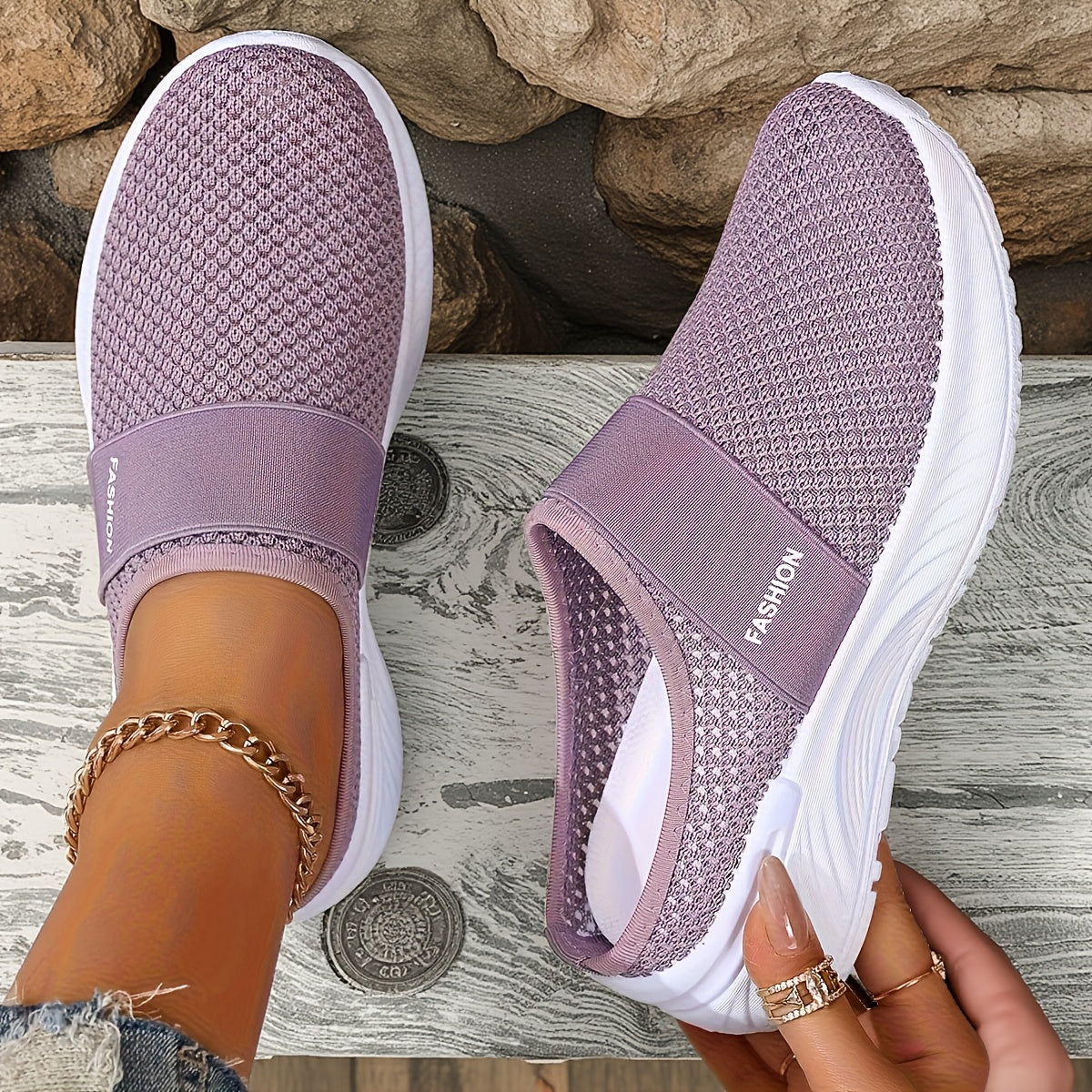 Ayollar uchun kundalik slip-on sport poyabzali, nafas oluvchi tarmoq, bej va oq, yozgi poyabzal