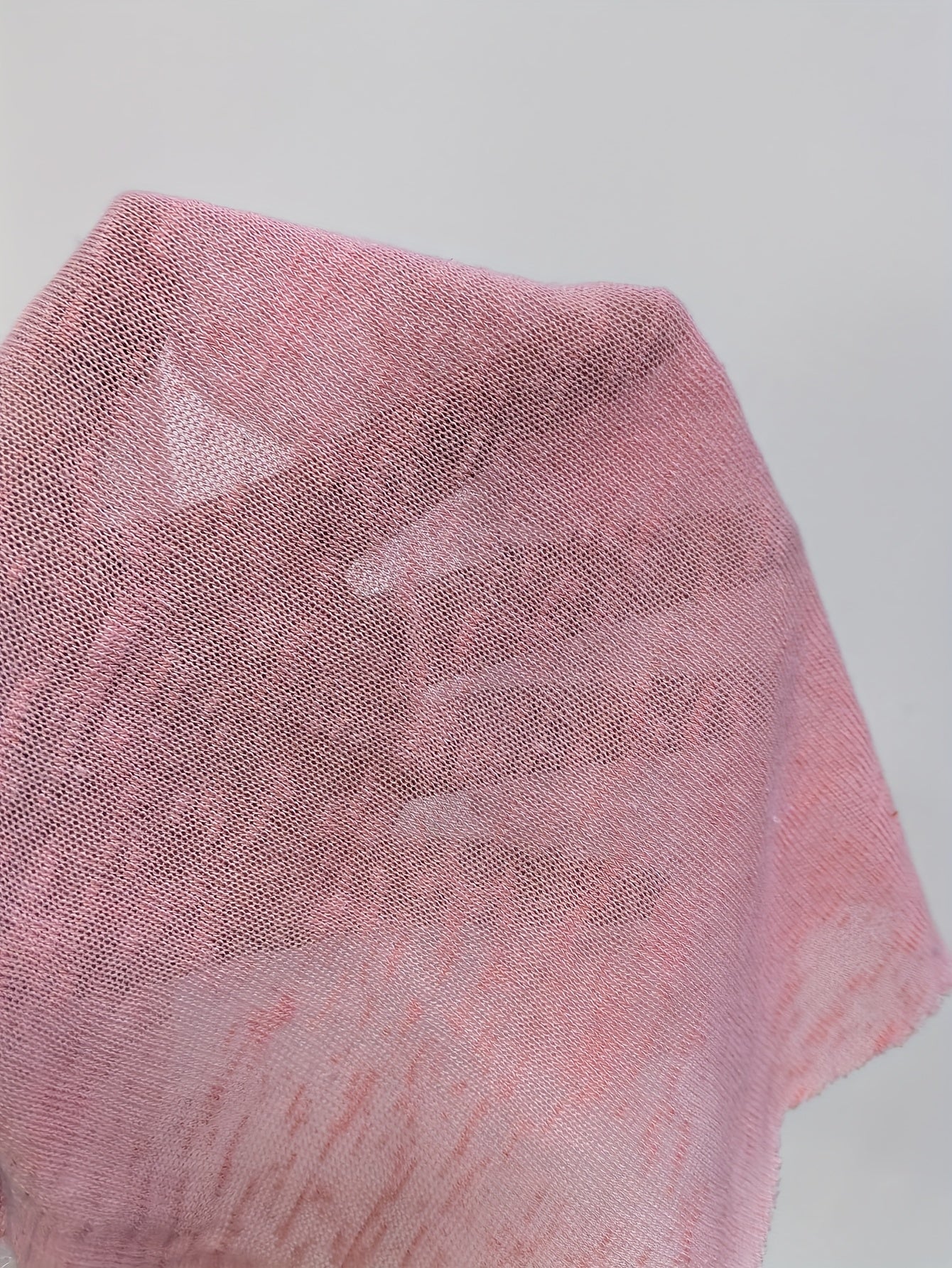 Комплект из двух предметов свободной домашней одежды для женщин, изготовленный из микропрозрачной ткани, с круглым вырезом, длинными рукавами и брюками.