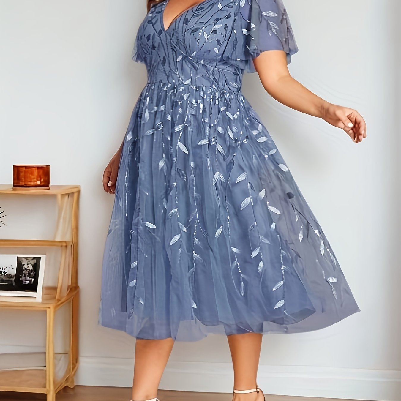 Vestido de talla grande con escote en V, mangas cortas y falda de tul, azul claro para eventos formales