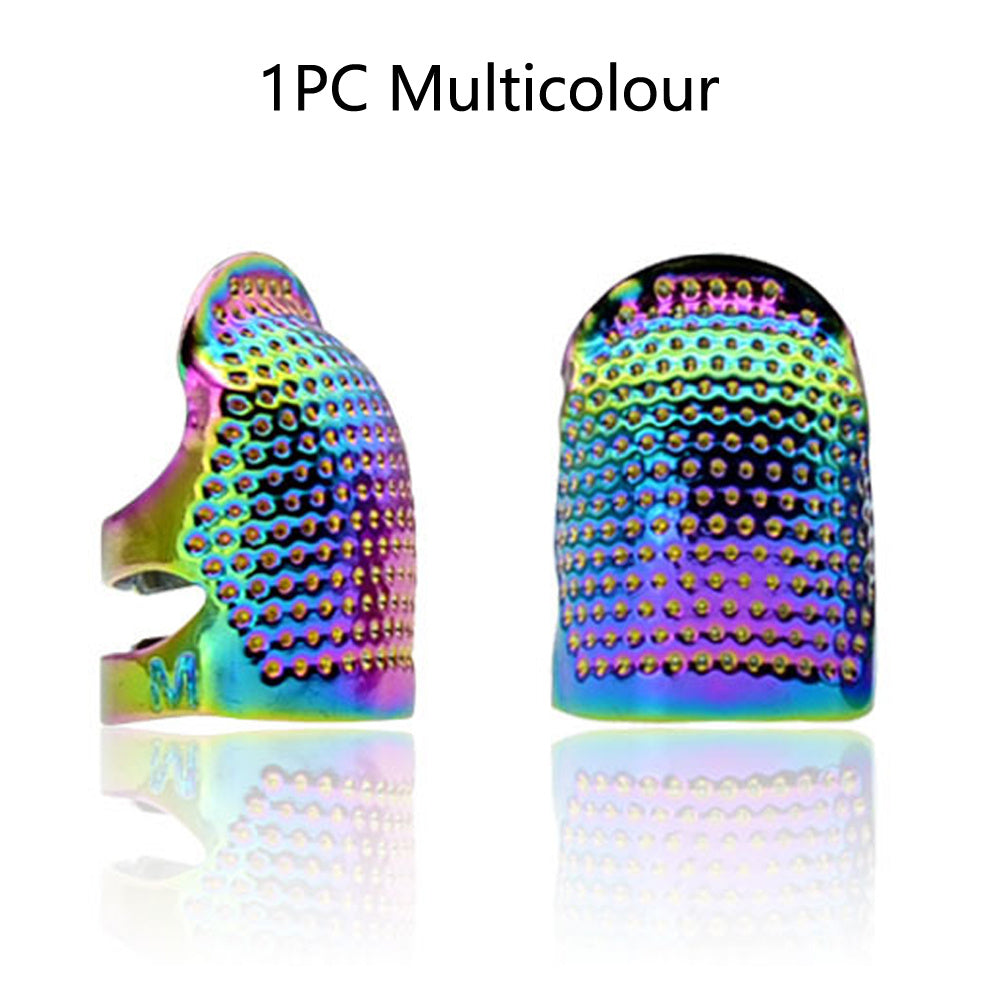 Qadimiy metall thimble tikuvchilik va qo'l san'atlari uchun.