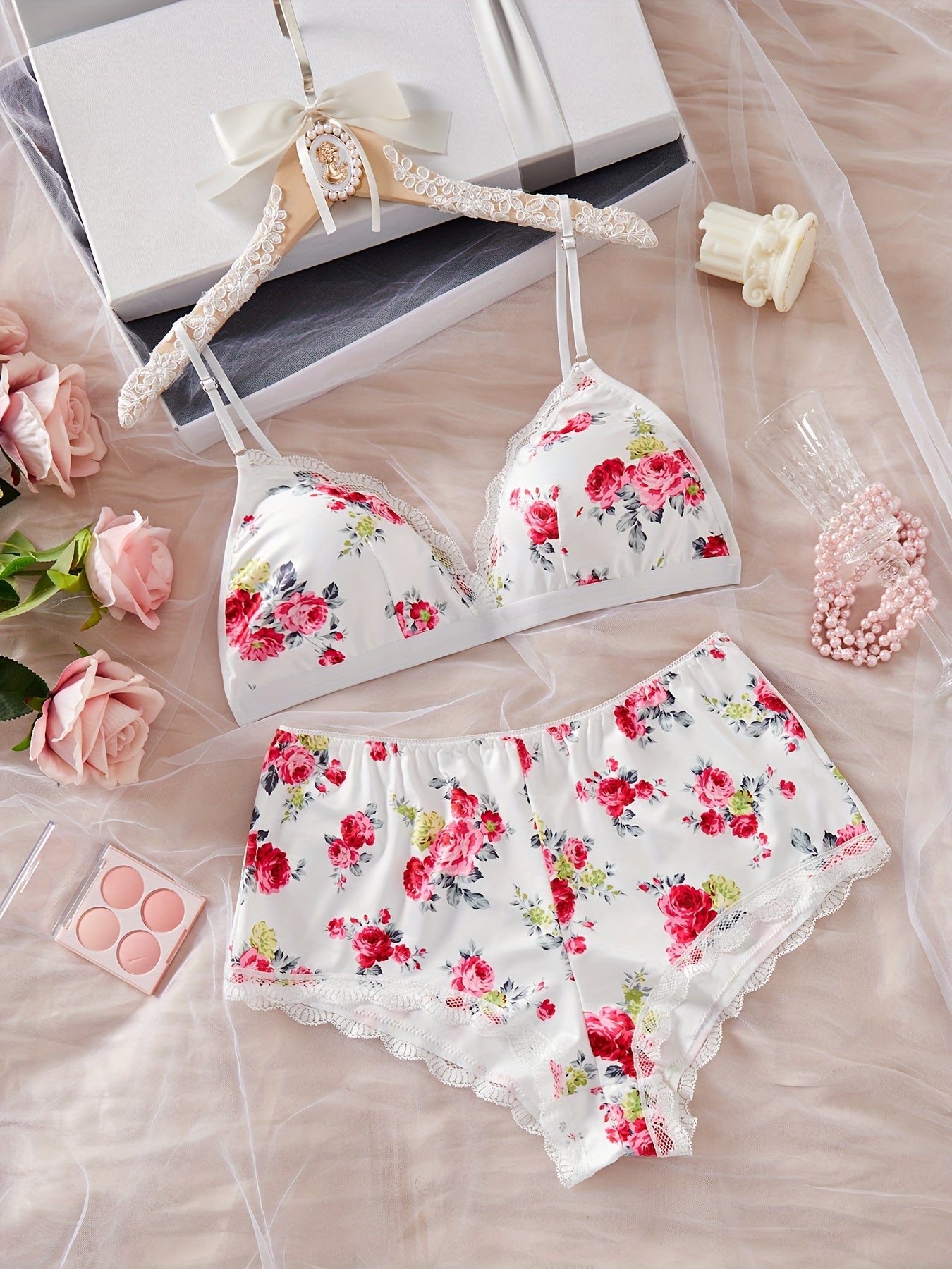 Floral Print Lingerie Set with Lace Details Knit Fabric Elastane Lining