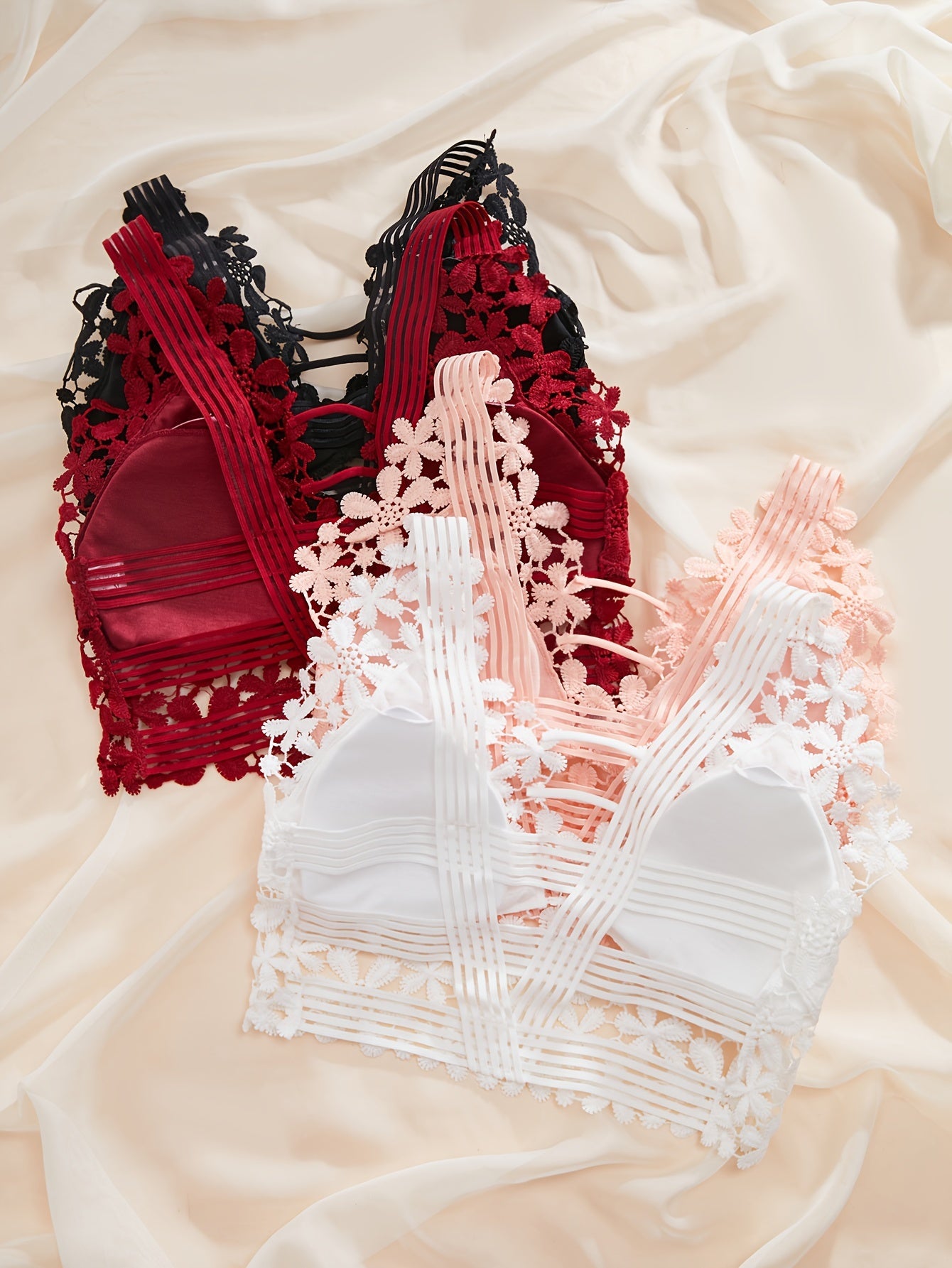 Women's Lace Wireless Bras with Contrast Details, Breathable Cut-Out Style