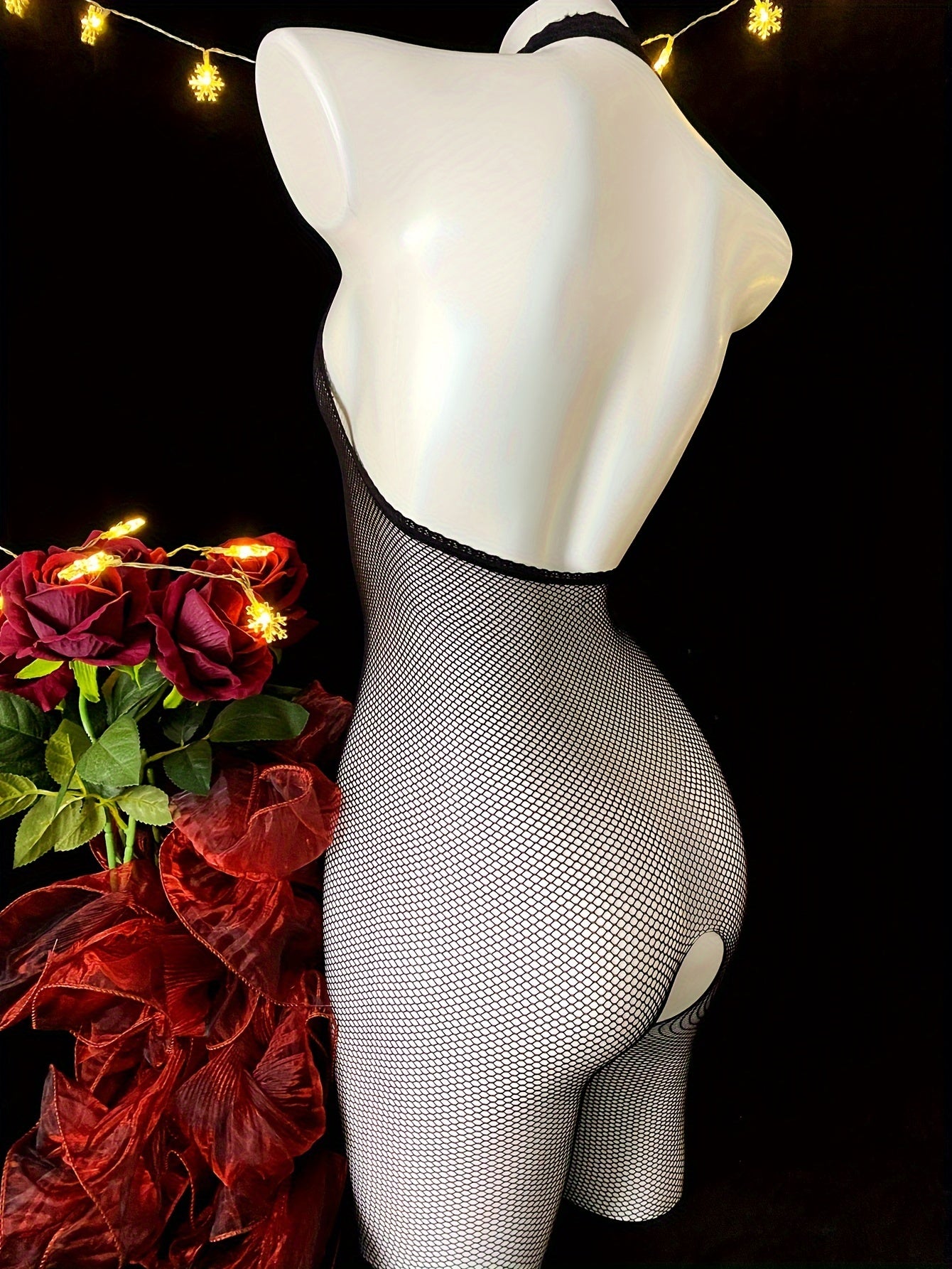 Стильный боди из сетки в гусиную лапку с черным кружевным воротником на завязках, без спинки и из полупрозрачного материала - идеально подходит для соблазнительных случаев.