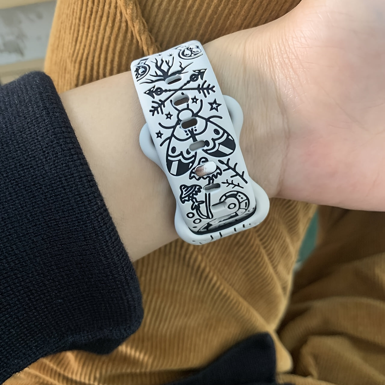 Black Magic Celestial Silicone Watch Band for Apple Watch Series 1-10 Ultra Engraved Stylish Strap for Parties Festivals Sports Outdoor Activities