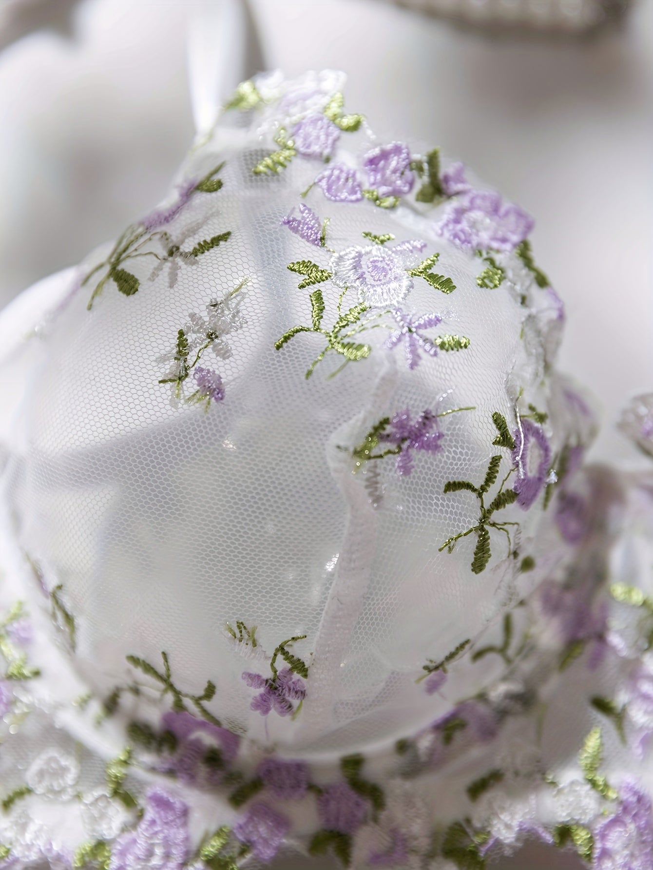 Ayollar uchun dantel tikilgan to'rli ikki qismli kostyum