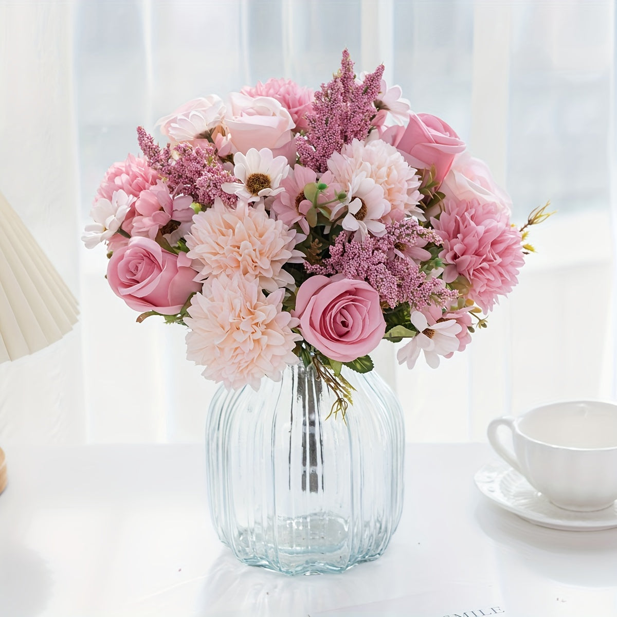 1 Искусственный букет роз, универсальный для различных типов комнат и мероприятий, идеально подходит для домашнего декора и особых событий.