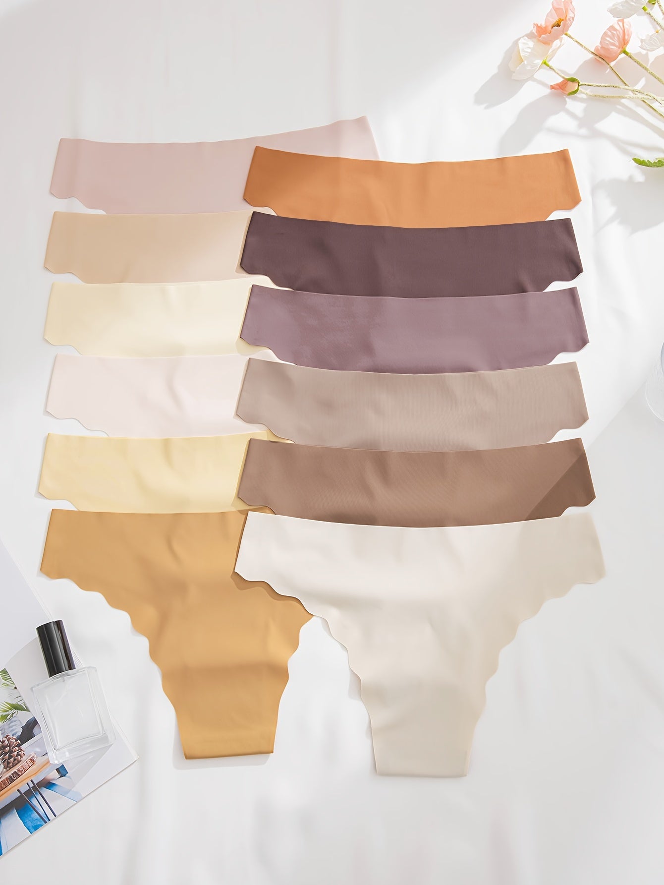 12 ta qirralari scallop shaklida bo'lgan past beldagi briflar, yumshoq va cho'ziluvchan, qulay kiyish uchun, ayollar uchun ichki kiyim va ichki kiyimlar