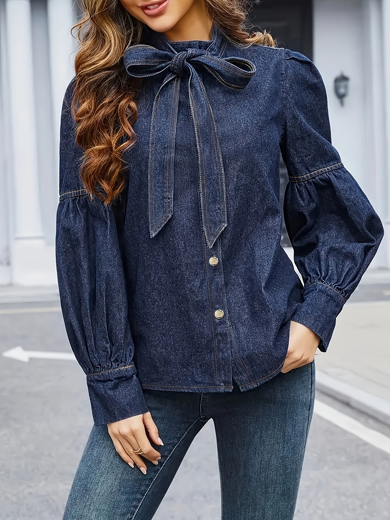 Ayollar uchun denim bluzka, qora ko'k paxta spandeks bilan bow tie lantern qo'llari bilan