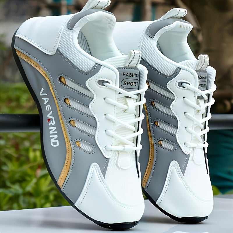 Erkaklar uchun qora va ko'k rangdagi dizaynga ega, oq asos, yashil aksentlar, PU yuqori qismi va PVC taglik bilan zamonaviy barcha mavsumli krossovkalar, norasmiy kiyimlar uchun.